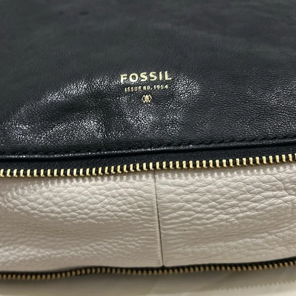 NWOT FOSSIL Gwen Hobo Expandable Pebbled Leather Bag with Dust Bag - Picture 7 of 17